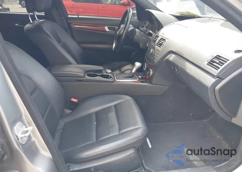 2011 Mercedes-Benz C 300 Luxury/Sport из США, поврежденный, VIN WDDGF5EB3BR158244